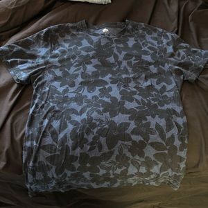 Large Navy Old Navy T-shirt